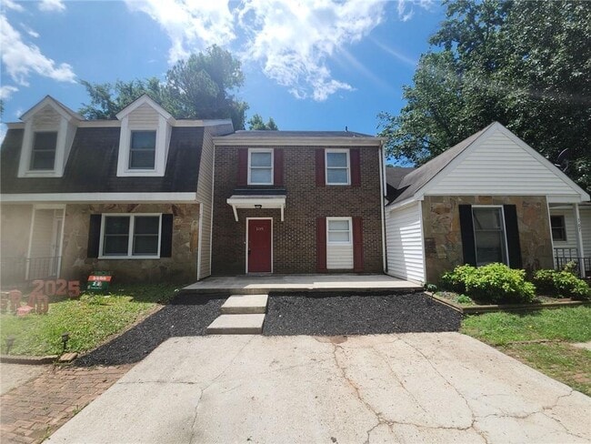 property at 105 Oak Hill Cir