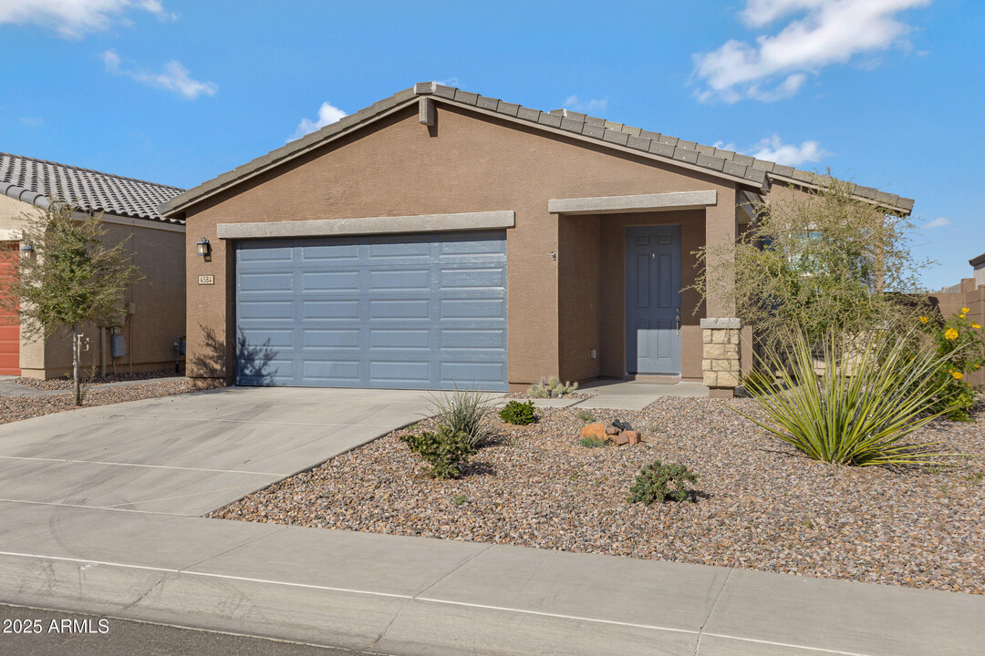 4584 Stickleaf Way in San Tan Valley, AZ - Building Photo