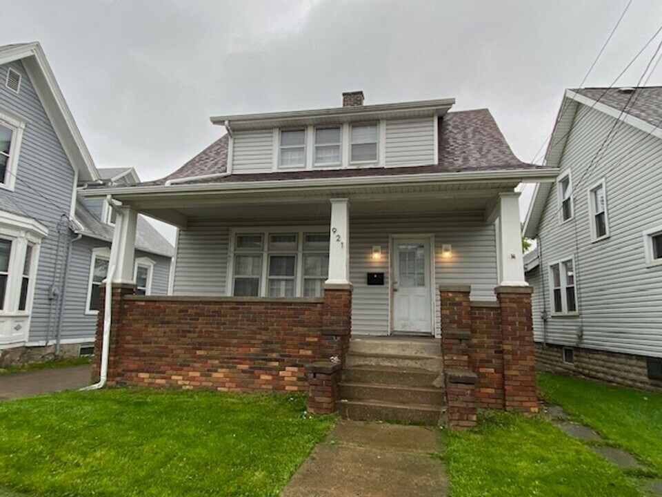 921 Hayes Ave in Sandusky, OH - Building Photo