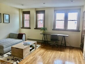 107 E Broad St in Westfield, NJ - Building Photo - Building Photo