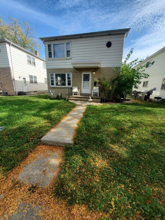 622 S 68th St in Milwaukee, WI - Building Photo