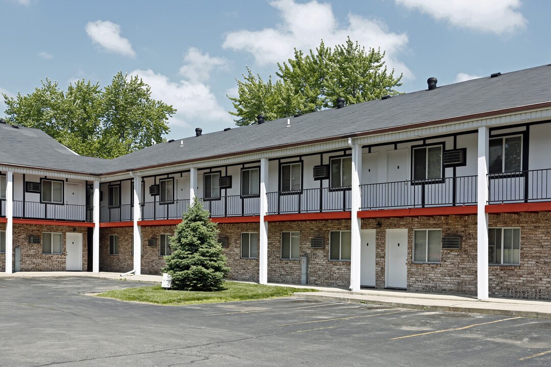 Oak Hill Apartments in Maumee, OH - Building Photo