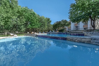 The Admiral Apartments in Euless, TX - Foto de edificio - Building Photo