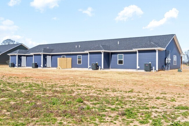 9530 Russellville Rd in Guthrie, KY - Building Photo - Building Photo