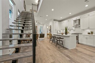 933 W Eighth Street Unit in Dallas, TX - Building Photo