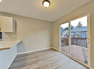 Vintage Y Condominiums in Tacoma, WA - Building Photo - Building Photo