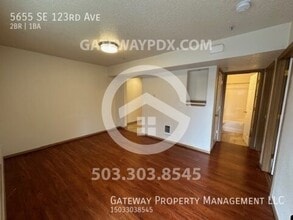 5655 SE 123rd Ave in Portland, OR - Building Photo - Building Photo