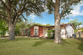 7019 Greenberry Dr in San Antonio, TX - Building Photo - Building Photo