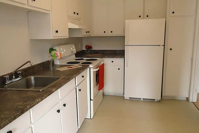 1225 Alexis-Nihon Apartments in St. Laurent, QC - Building Photo - Building Photo