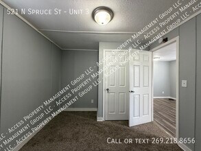 521 Spruce St in Vicksburg, MI - Building Photo - Building Photo