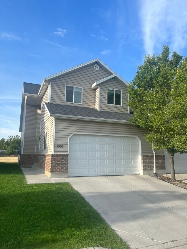 property at 1351 Westbridge Cir
