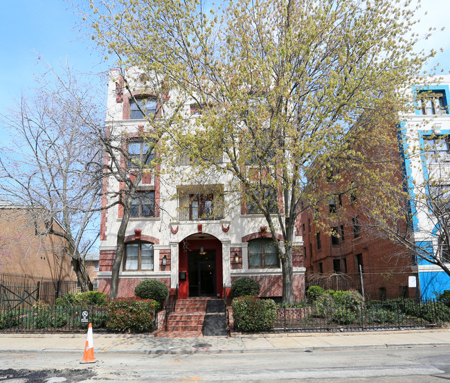 1495 Newton St NW in Washington, DC - Building Photo - Building Photo