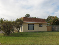 4924-4932 Wedgewood Way in West Palm Beach, FL - Foto de edificio - Building Photo