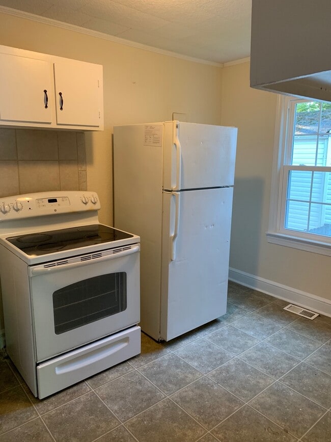 1018 Tabor St in High Point, NC - Building Photo - Building Photo