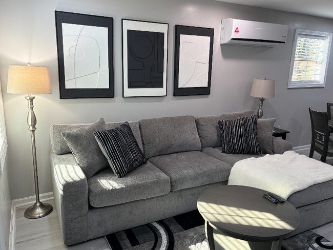 665 S Preston Ct in Alpharetta, GA - Foto de edificio - Building Photo