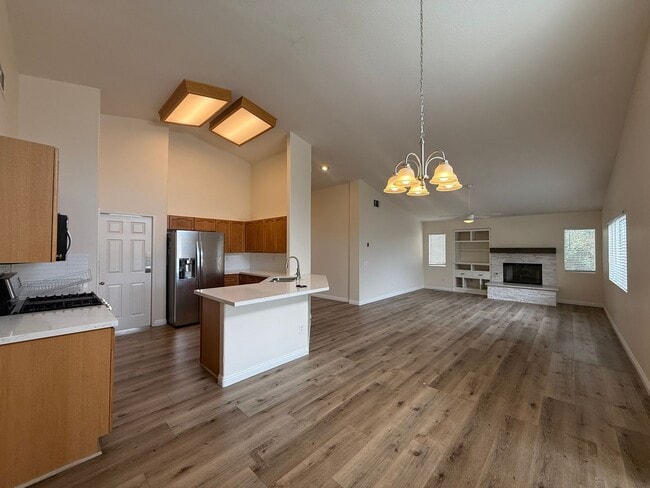 6757 W Ave L-10 in Lancaster, CA - Building Photo - Building Photo