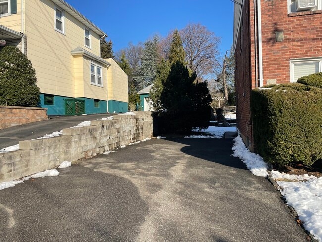 268 Fort Lee Rd, Unit 264 in Teaneck, NJ - Building Photo - Building Photo