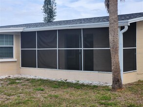5728 25th St W in Bradenton, FL - Foto de edificio - Building Photo