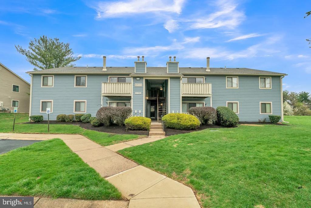 2407 Adams Ct in North Wales, PA - Building Photo