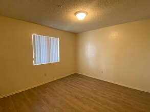 Las Palmas Apartments in Fontana, CA - Building Photo - Building Photo