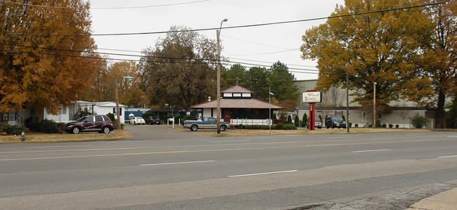 1520 E Brooks Rd in Memphis, TN - Building Photo - Building Photo