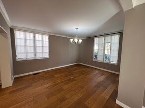 803 Schumacher Dr in Los Angeles, CA - Building Photo - Building Photo