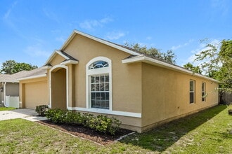 4056 Forest Island Dr in Orlando, FL - Building Photo - Building Photo