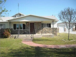 6832 E Harvey Ave in Fresno, CA - Building Photo - Building Photo