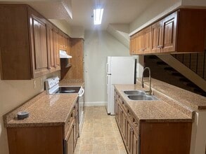 5587 Keoncrest Cir in Sacramento, CA - Foto de edificio - Building Photo