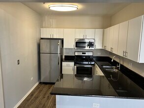 625 Deerfield Rd in Deerfield, IL - Building Photo - Building Photo