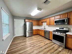 408 Radam Ln in Austin, TX - Building Photo - Building Photo