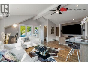420B TEMPE CRESCENT in North Vancouver, BC - Building Photo - Building Photo
