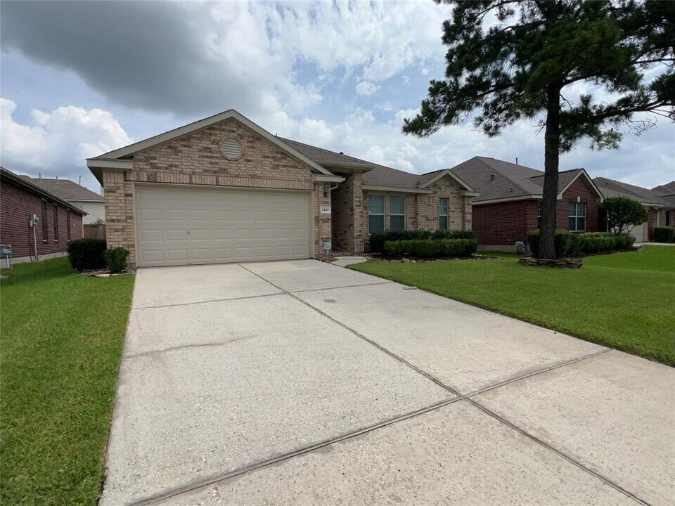 2430 Floral Ridge Dr in Spring, TX - Building Photo