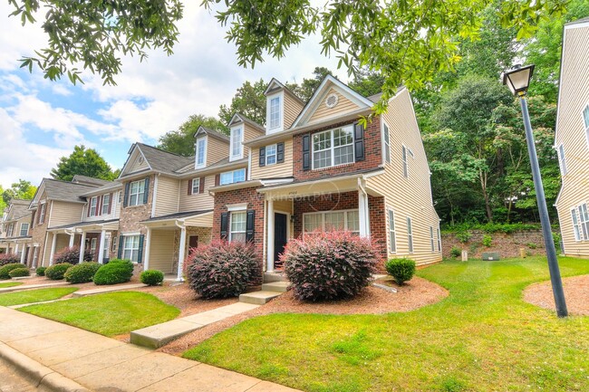 8500 Summer Glen Cir in Charlotte, NC - Foto de edificio - Building Photo