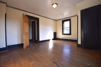 662 Spruce St in Morgantown, WV - Foto de edificio - Building Photo