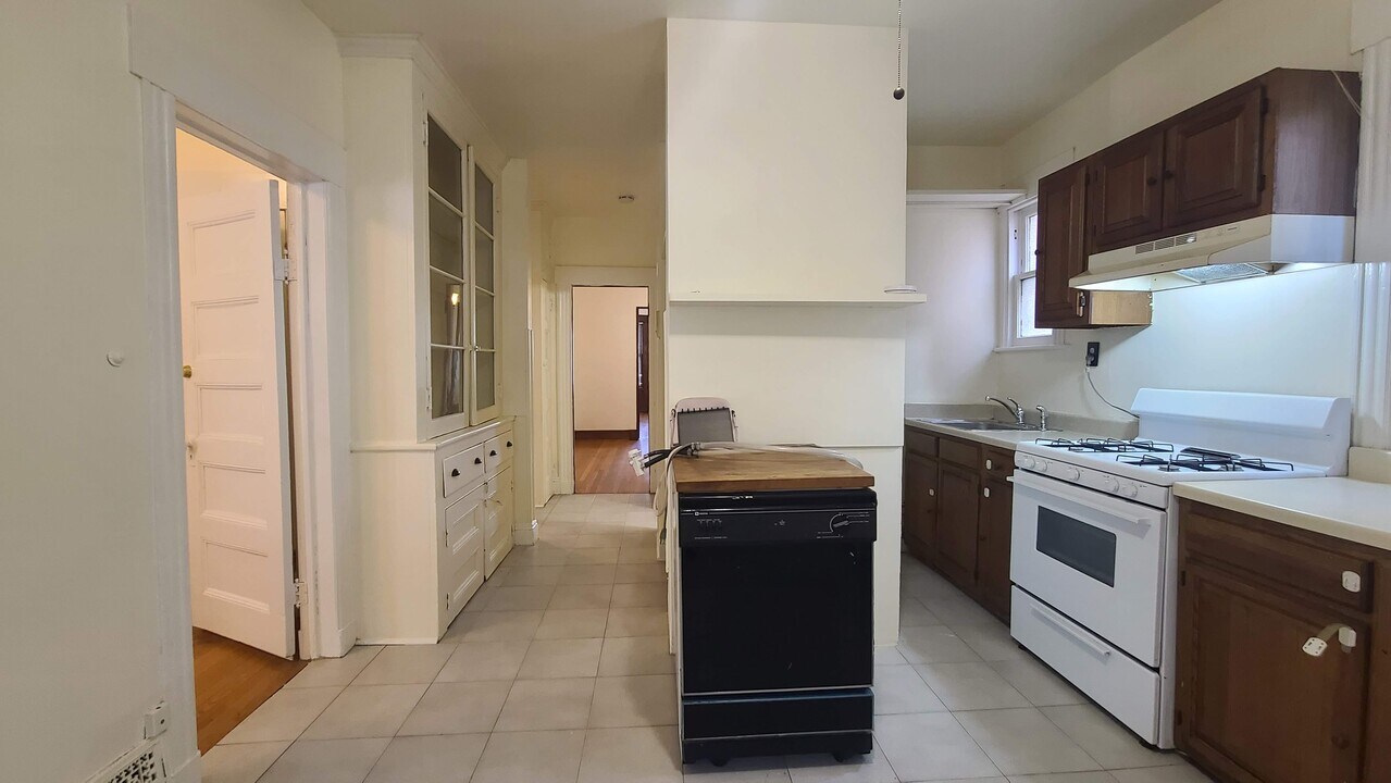 49 Hudson Pl in Weehawken, NJ - Building Photo
