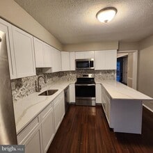 201 Williamsburg Ct in Evesham, NJ - Building Photo - Building Photo