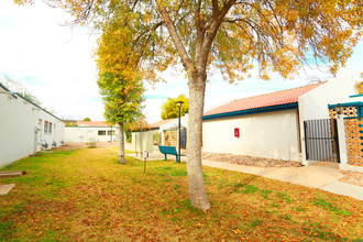 Lander Gardens in Tucson, AZ - Building Photo - Building Photo