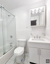 LEXINGTON AVENUE, Unit 43 in New York, NY - Building Photo - Building Photo