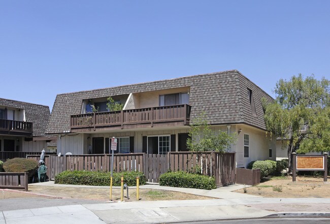 Ayala Terrace Apartments in Sunnyvale, CA - Foto de edificio - Building Photo