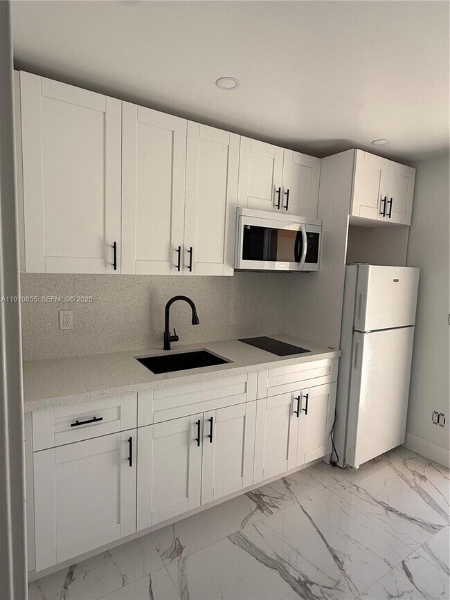 9824 SW 26th Terrace in Miami, FL - Building Photo - Building Photo