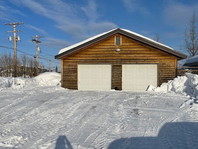 411 Patriot Dr in North Pole, AK - Building Photo - Building Photo