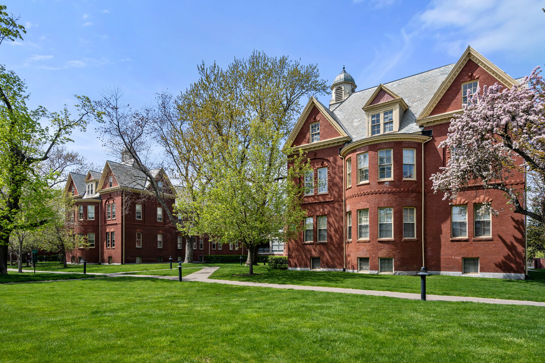 Chestnut Green Apartments in Foxboro, MA - Foto de edificio