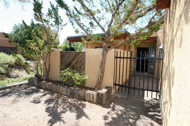 830 Live Oak Rd NE in Albuquerque, NM - Building Photo - Building Photo