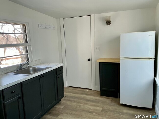 74 Liberty St in Stonington, CT - Building Photo - Building Photo