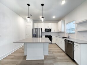 126 Kingswood Cir in Bloomingdale, GA - Building Photo - Building Photo