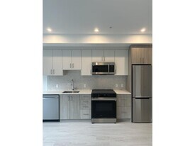 13858-13108 108 Ave in Surrey, BC - Building Photo
