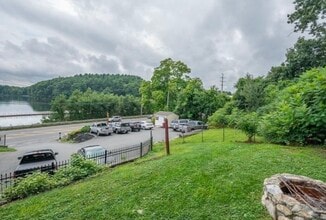 231 Lakeside Ave in Marlborough, MA - Foto de edificio - Building Photo