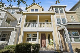 394 Circuit Wy in Mountain View, CA - Building Photo