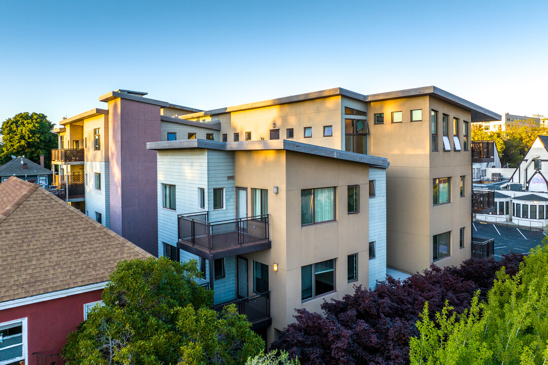 The Veranda in Oakland, CA - Building Photo